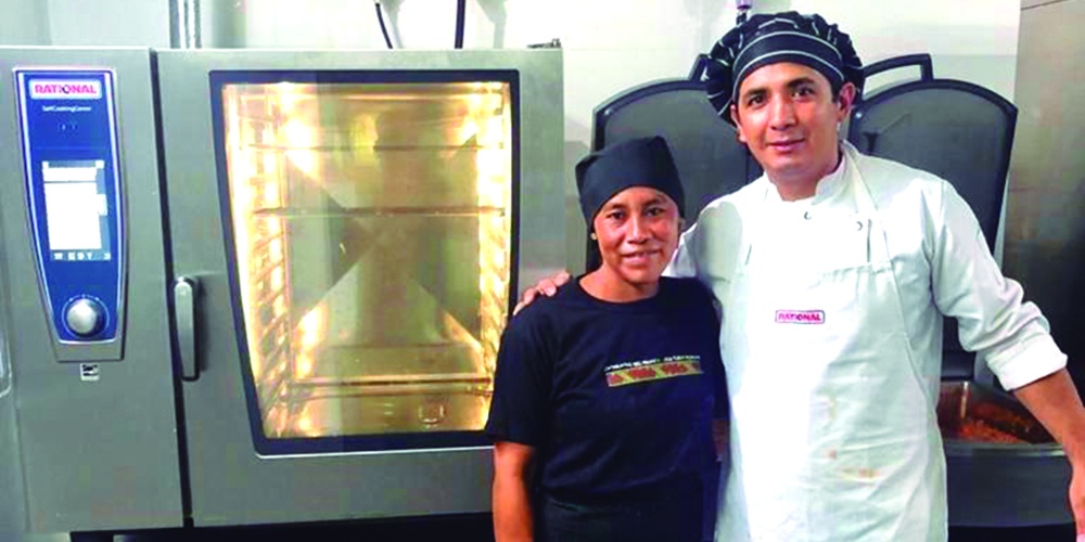 La primera mbya de Fortín Mbororé en obtener título terciario ya tiene trabajo