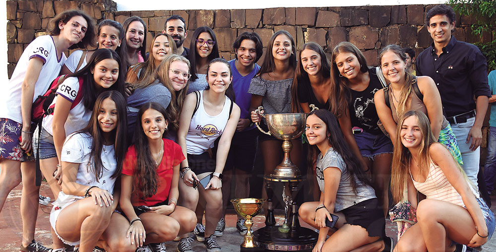 ¡Una locura! Los ganadores de la Estudiantina recibieron sus trofeos