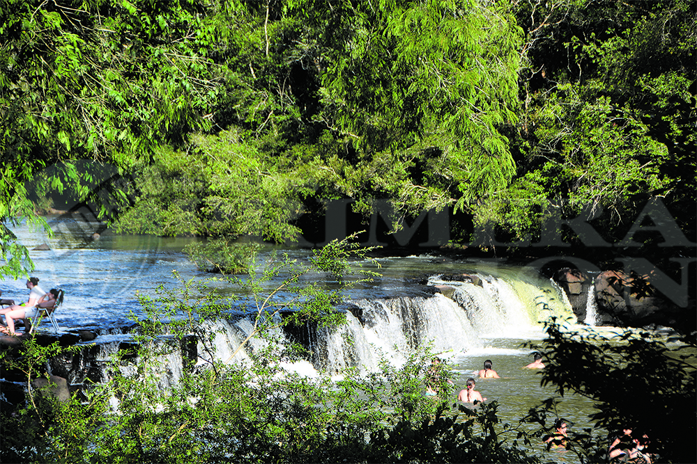 El verano se recibe en el Salto Cuña Pirú