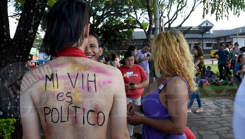 Vivir con VIH “no abarca sólo lo biológico, sino que entra en juego lo afectivo y lo social”