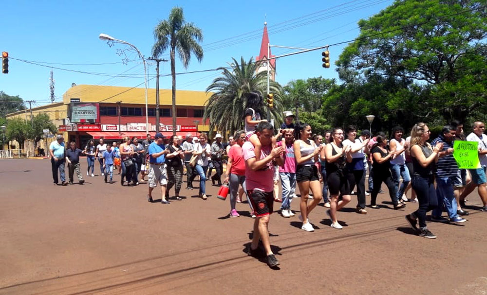 Nueva marcha en Apóstoles por la excarcelación de cuatro policías