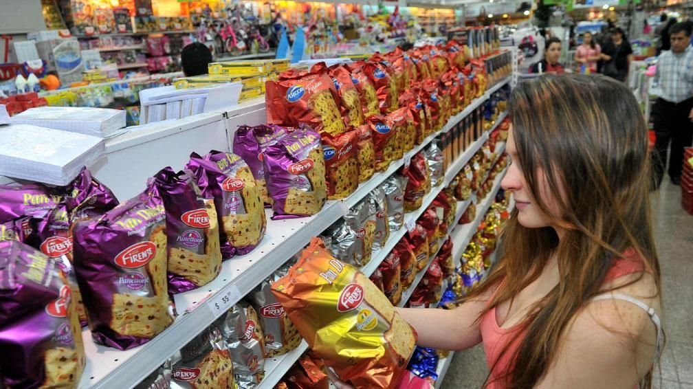 El Gobierno acordó una canasta navideña de seis productos a $199