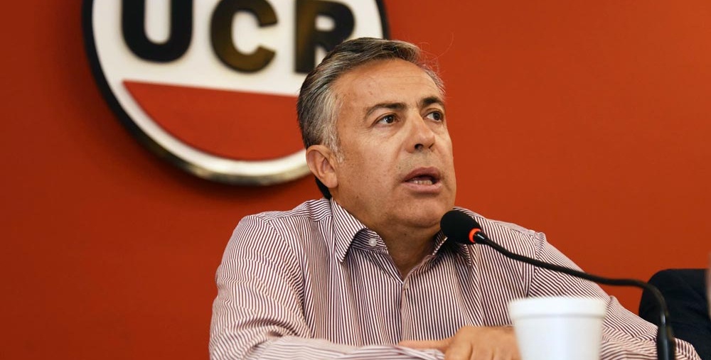 Críticas de Cornejo al Gobierno: el proyecto de ley solidario es “invotable”