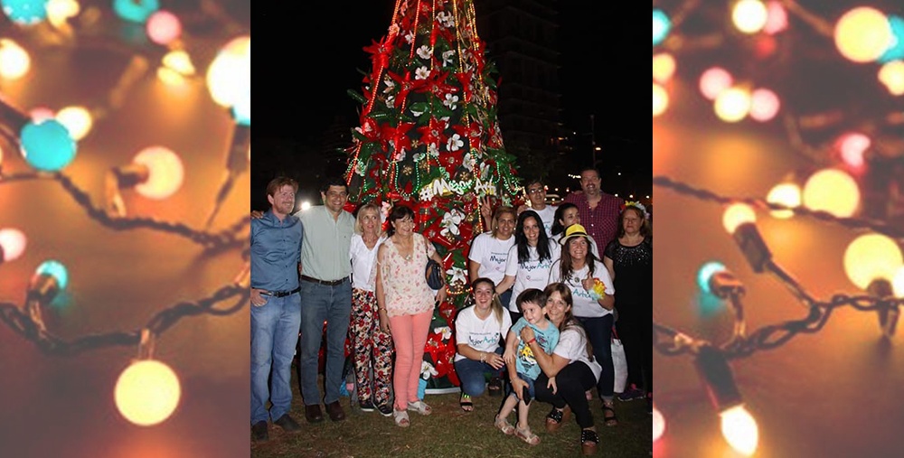 MejorArte cerró su 4º edición con el encendido del árbol navideño reciclado