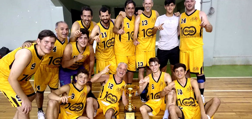 Siglo XXI levantó la copa y festejó a lo grande