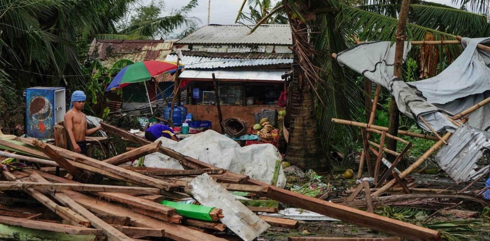 Ascienden a 28 las víctimas del tifón en Filipinas