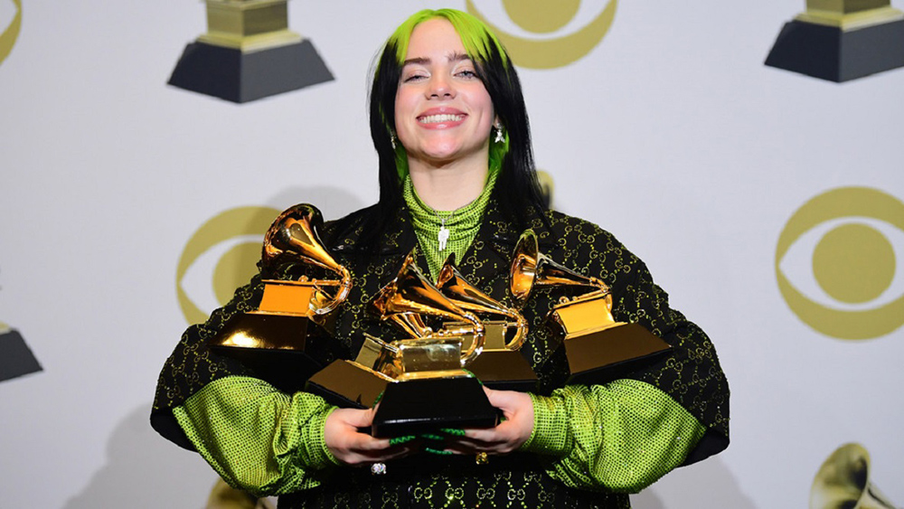 Billie Eilish hace historia en los Grammy