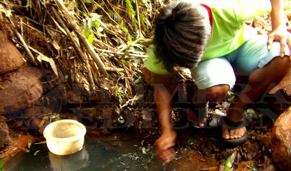 Para beber agua, 24 familias dependen de una sola vertiente