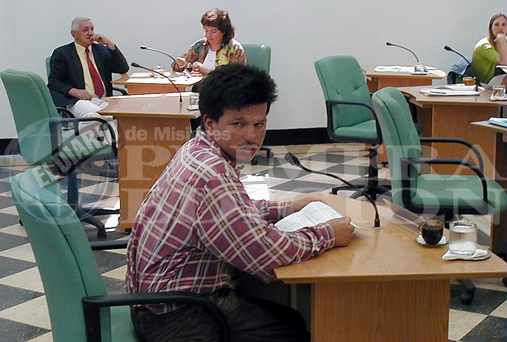 Fernandito, durante un receso en el Concejo Deliberante de Posadas a comienzos de siglo (Archivo/O.Ibarra)