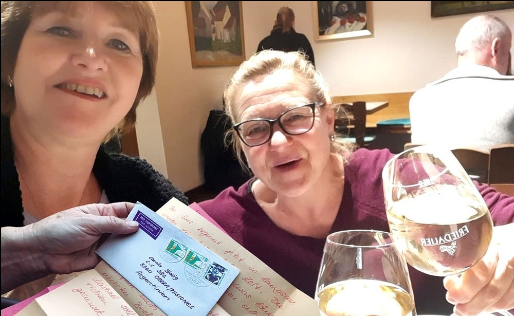 Después de 47 años y muchas cartas, pudieron abrazarse por primera vez