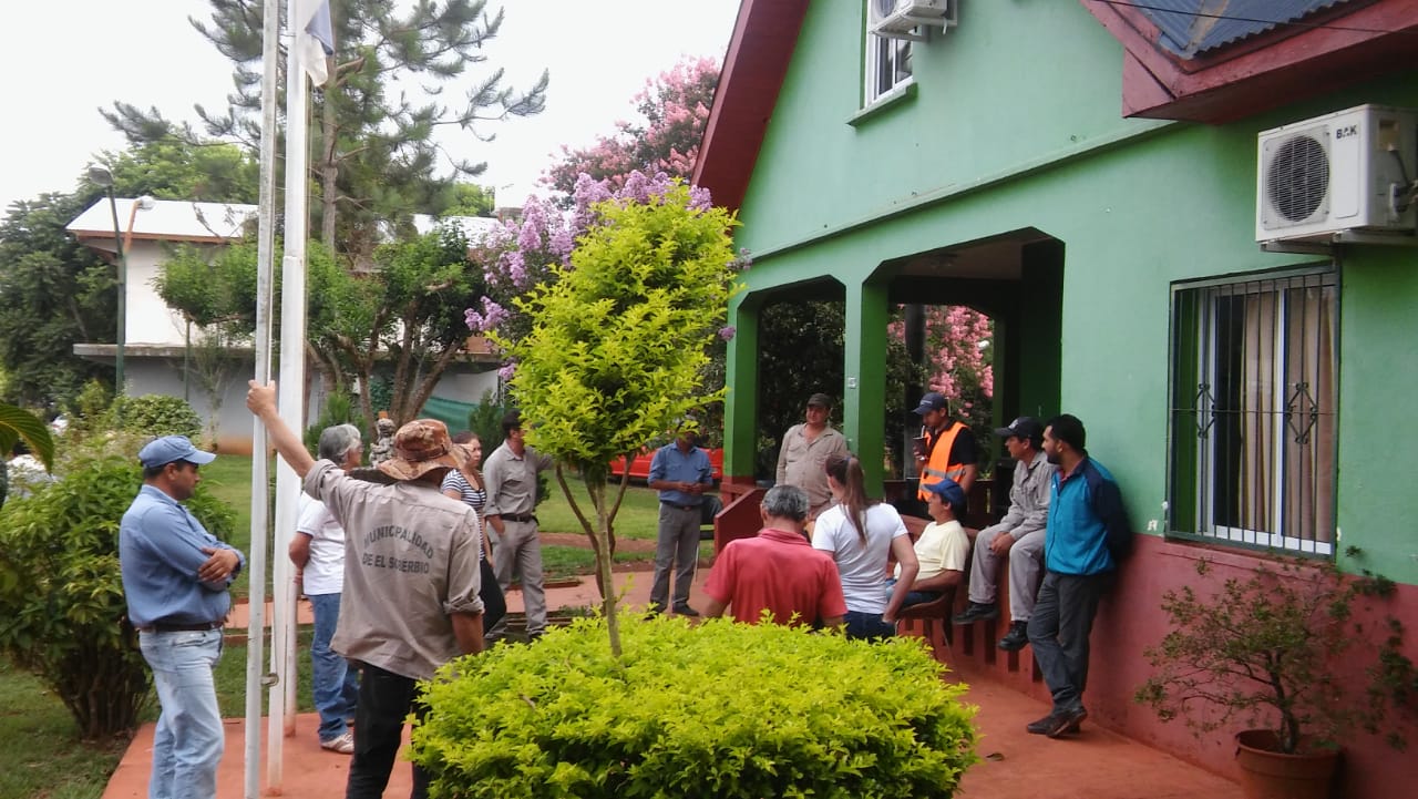 Empleados municipales de varias comunas reclaman el pago del aguinaldo