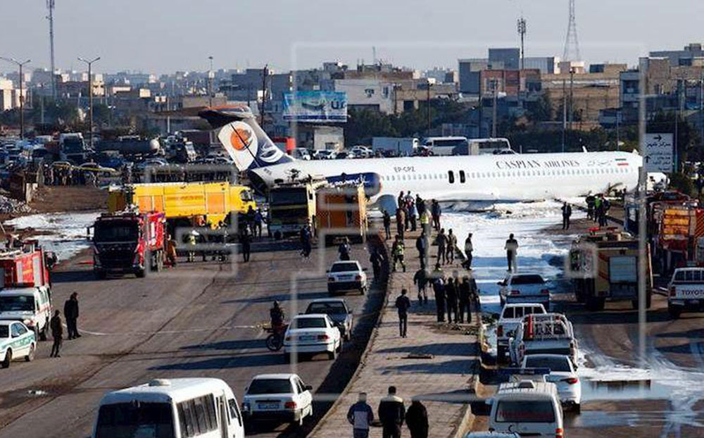 Un avión con 83 pasajeros a bordo se estrelló en Afganistán