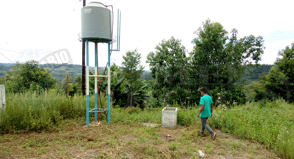 Para beber agua, 24 familias dependen de una sola vertiente