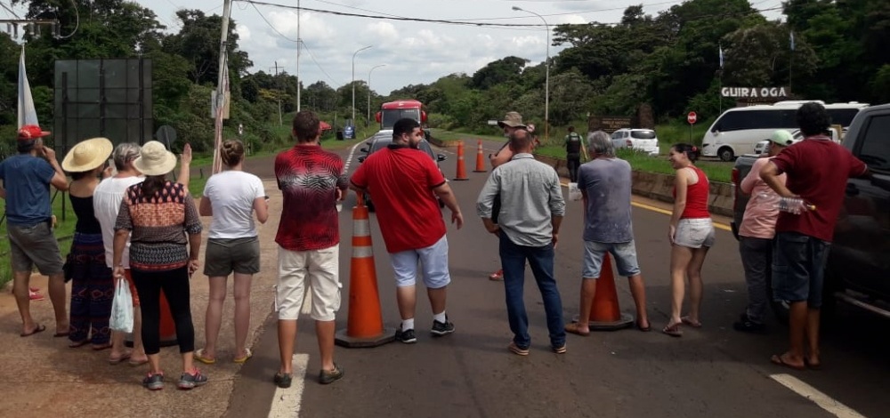 Iguazú continúa con problemas de luz y la gente salió a la ruta a protestar