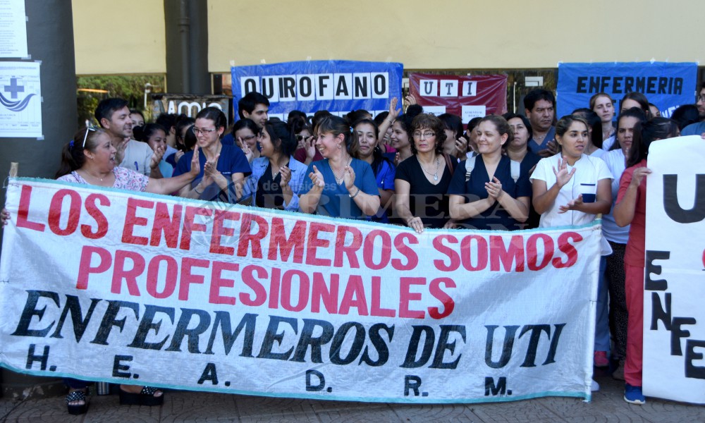 Instrumentadores quirúrgicos y enfermeros del Madariaga levantaron el paro