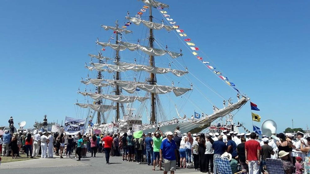 La Fragata Libertad amarró este mediodía en Mar del Plata