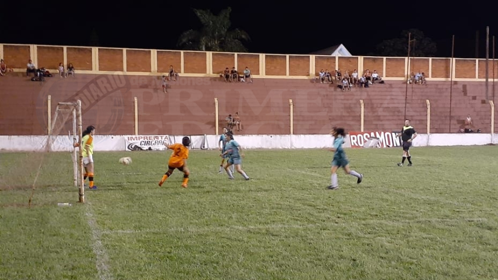 Las chicas también juegan en Apóstoles