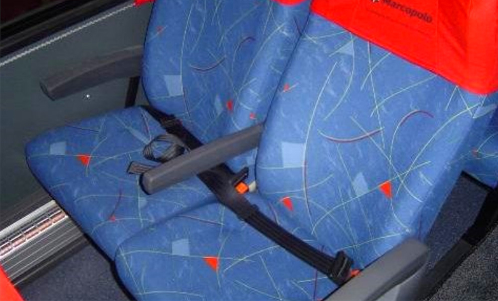 Cinturón de seguridad en micros de larga distancia