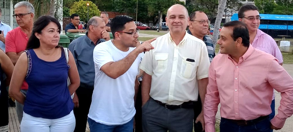 UN MENSAJE. La foto que colgó en sus redes sociales con la diputada Liliana Rodríguez, Pablo Velázquez, Wellbach y el gobernador Herrera Ahuad en acto oficial.