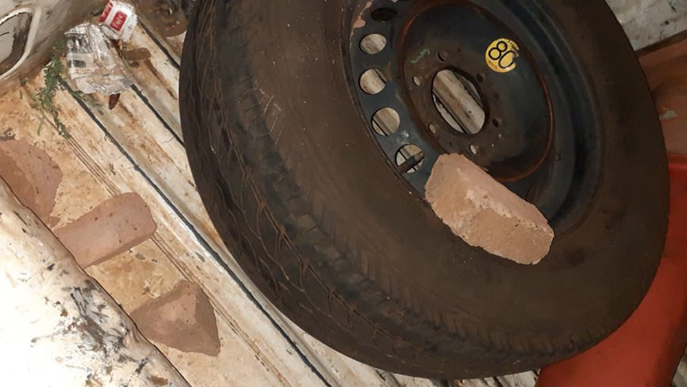 Piedrazos a policías en el complejo A4