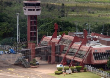 Reclaman por servicio de estacionamiento en el aeropuerto