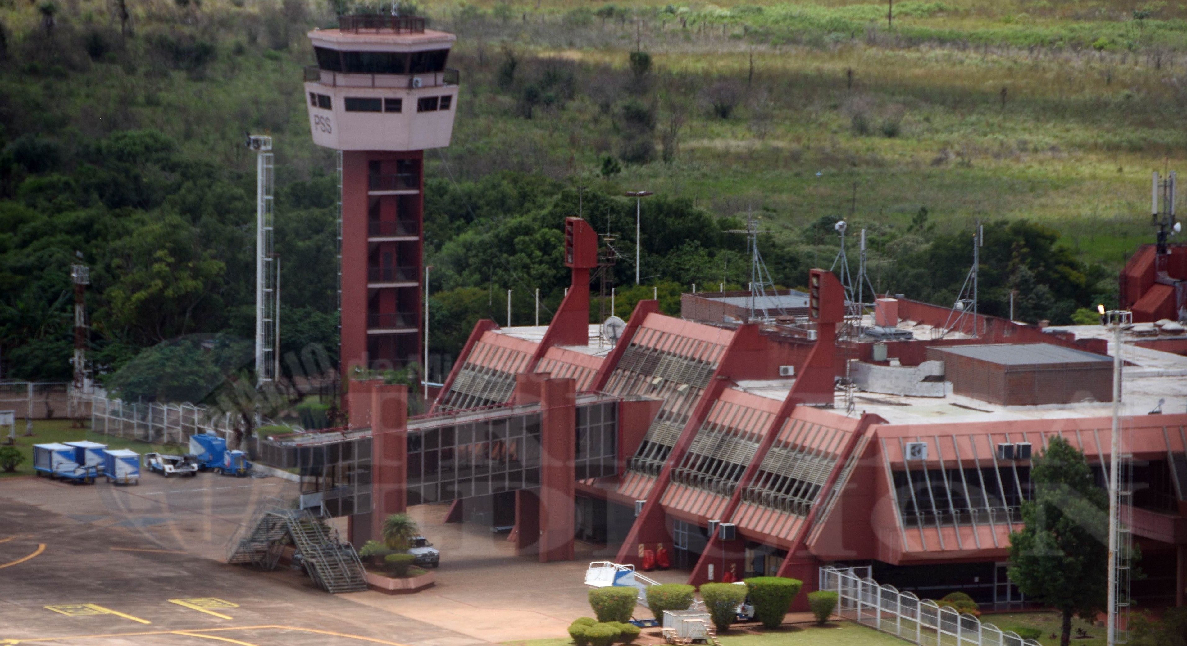 Reclaman por servicio de estacionamiento en el aeropuerto