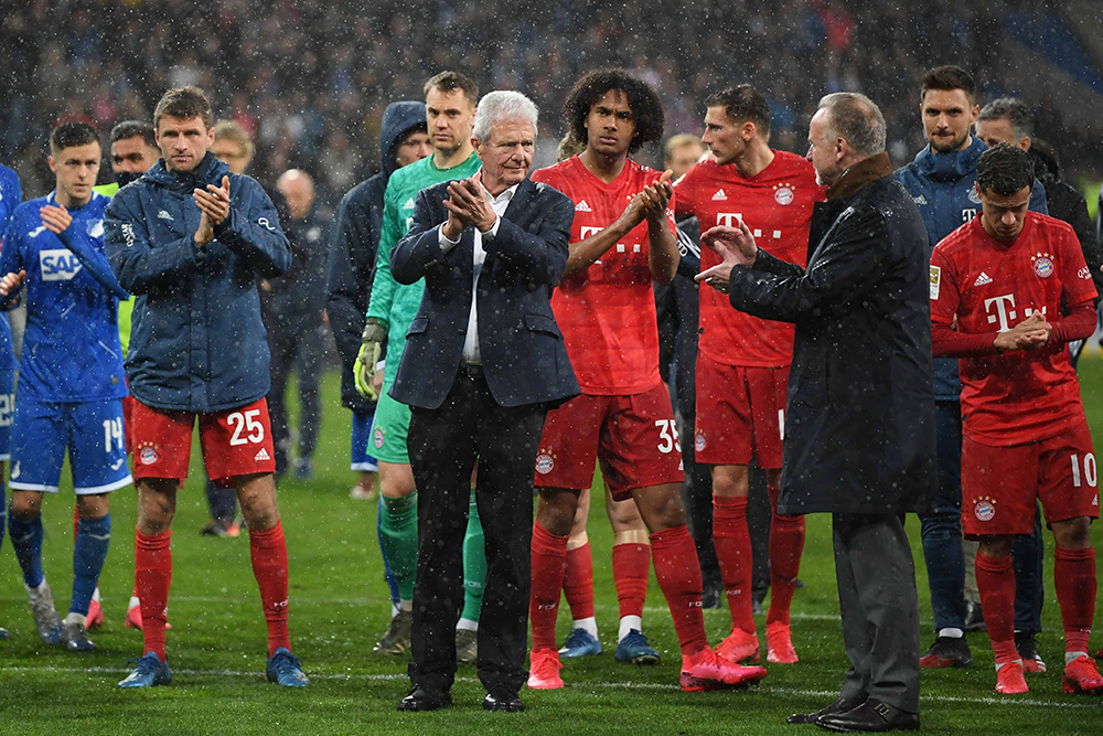 Bayer Munich - Los dos planteles juntos en apoyo a Hopp