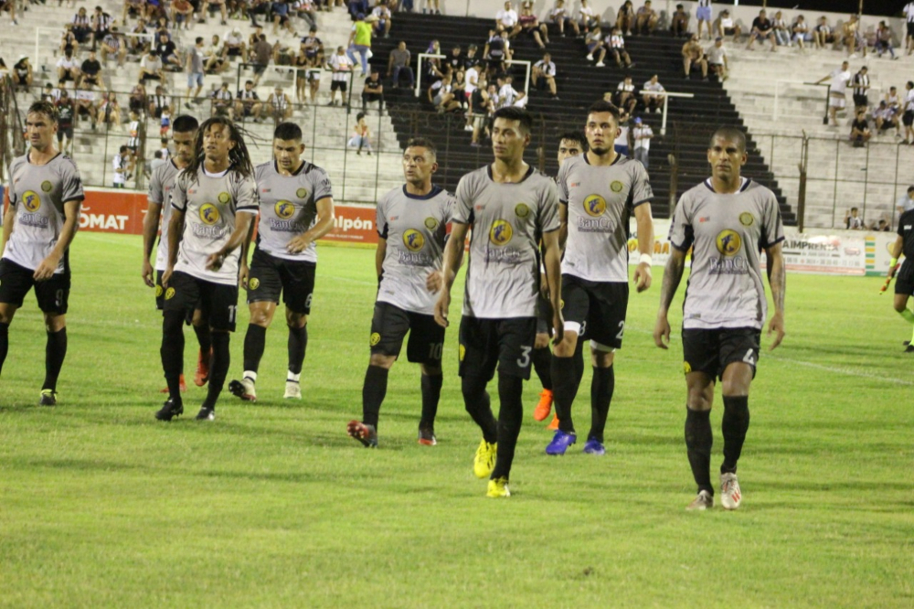 Con la frente en alto