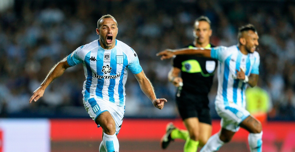 En un clásico muy caldeado, Racing venció a Independiente