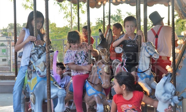 Posadas aún cuenta con dos históricas calesitas