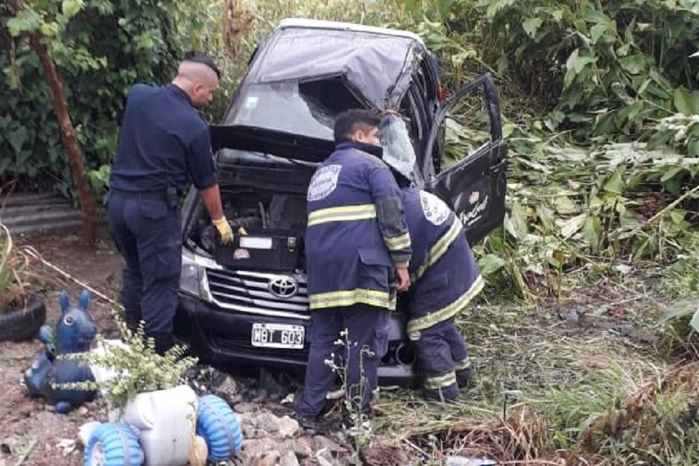 Damas Gratis: volcó una de sus camionetas en Tucumán