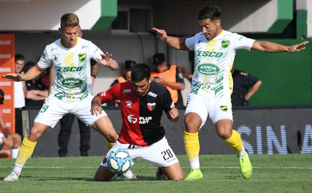 Defensa y Colón empataron sin goles en Varela
