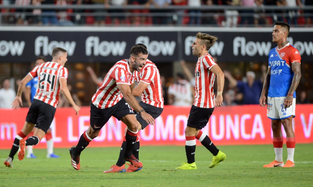 Estudiantes logró la primera victoria en su nuevo estadio