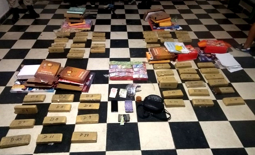 Secuestran marihuana oculta en cajas de libros infantiles