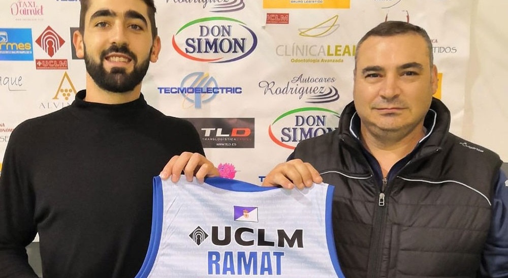 EN ESPAÑA. Juan Martín Ramat cuando fue presentado en su nuevo club.