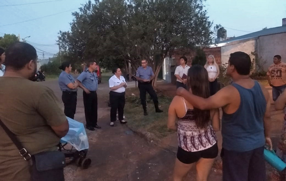 Policía Comunitaria se reunió con vecinos del barrio Cocomarola Este
