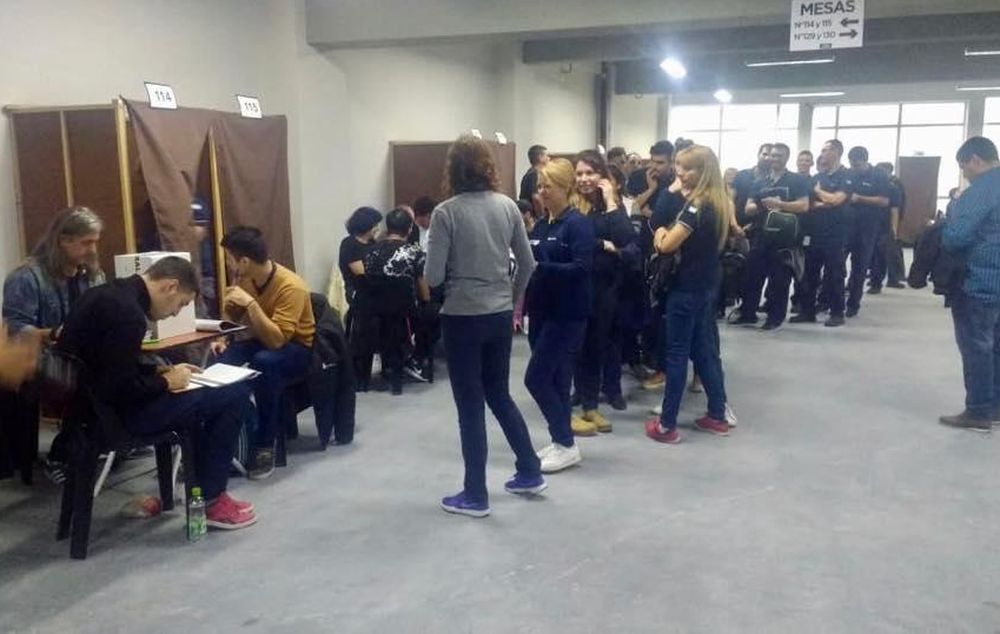 El Gobierno suspendió las elecciones y las actividades sindicales