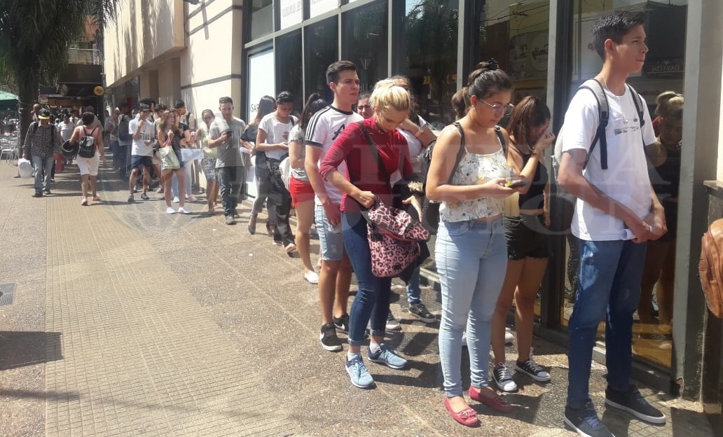 Persisten las largas filas para el trámite del BEG