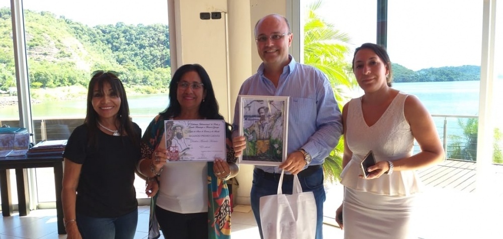 Misionero subió al podio de un certamen internacional de cuentos y poesías