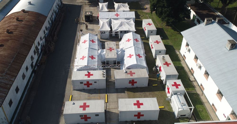 Por la pandemia, instalan hospitales reubicables en Campo de Mayo