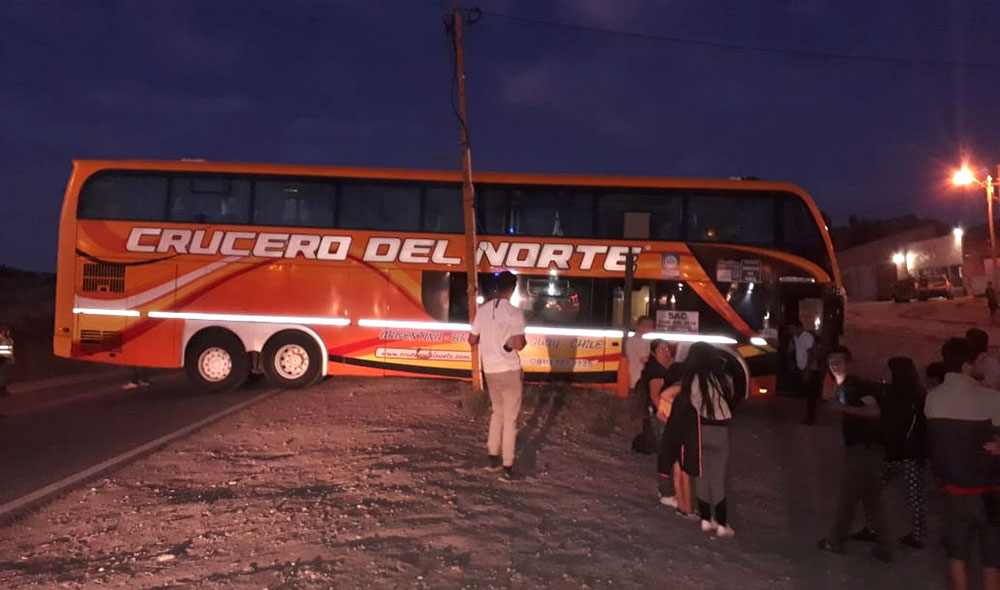 Tras recorrer 40 kilómetros sin frenos, paró el colectivo contra un poste