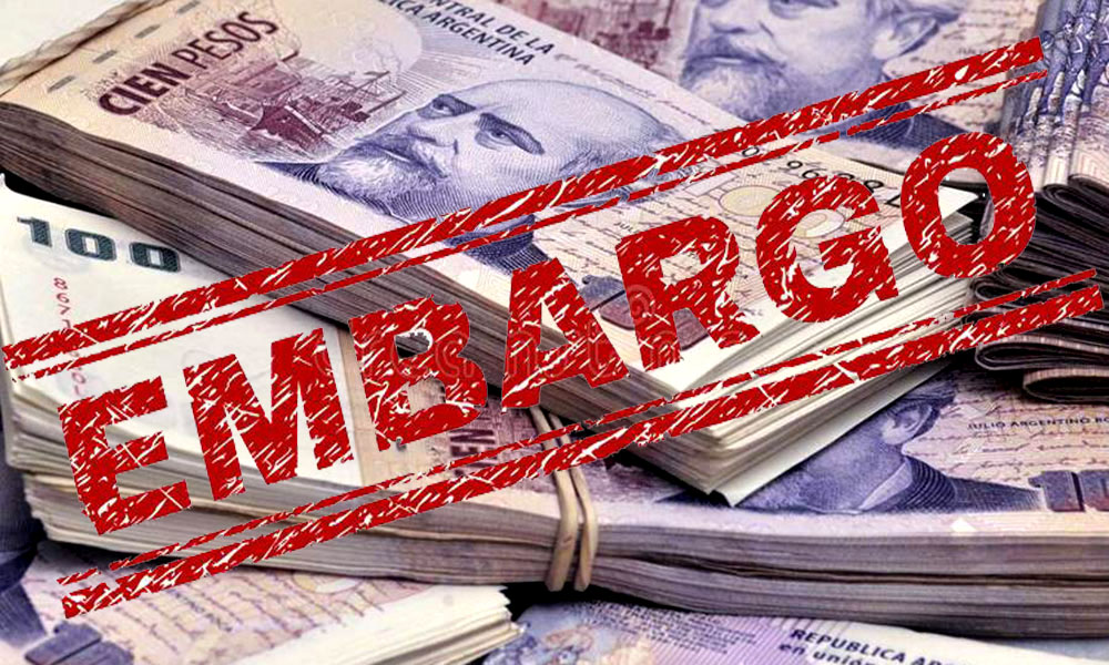 Volvió de EEUU, no hizo la cuarentena y lo embargaron por 400 mil pesos