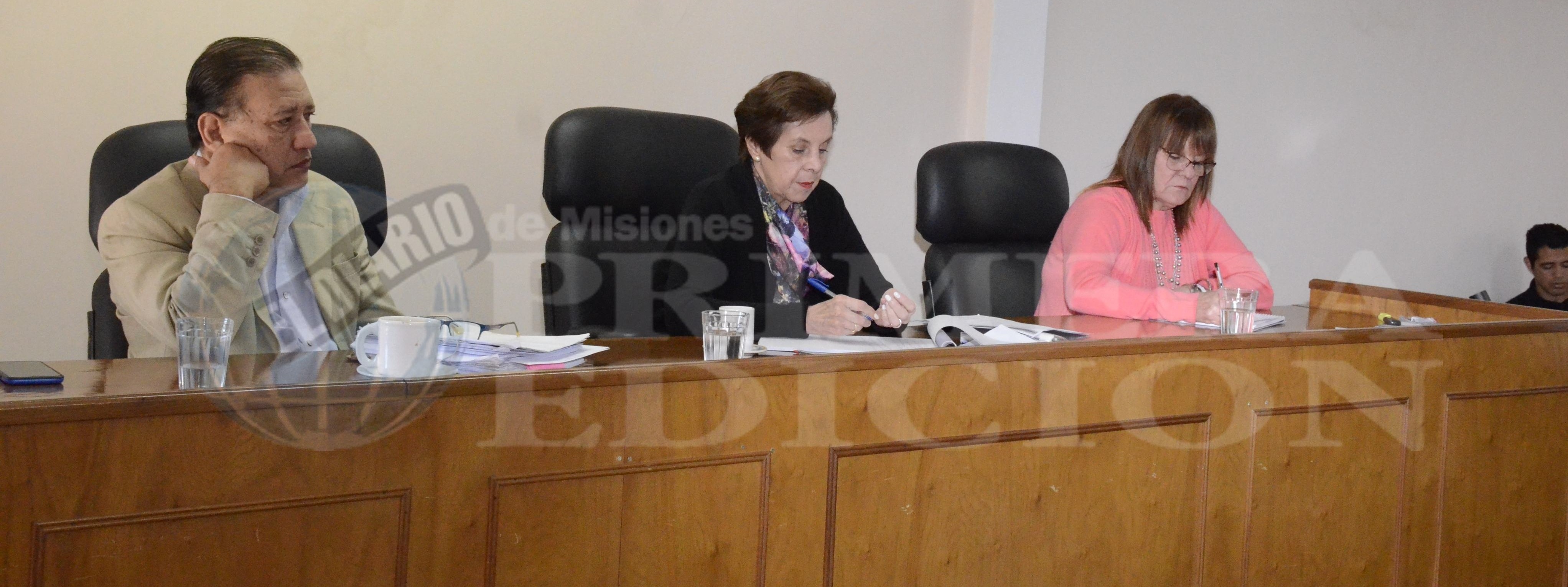 Va al banquillo el policía acusado de balear a su ex y a un abogado