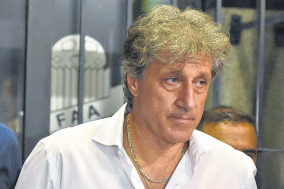 Marchi en contra de la reducción de sueldos a los futbolistas argentinos