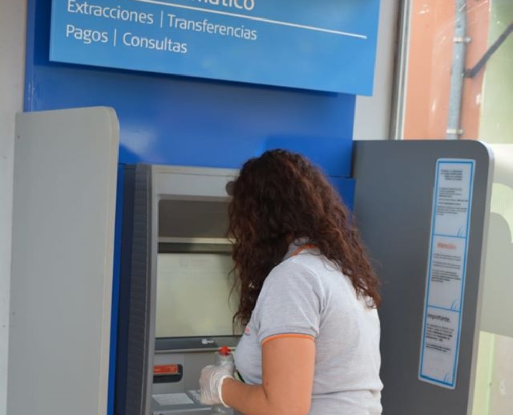 Depositaron el sueldo de los empleados municipales en Montecarlo