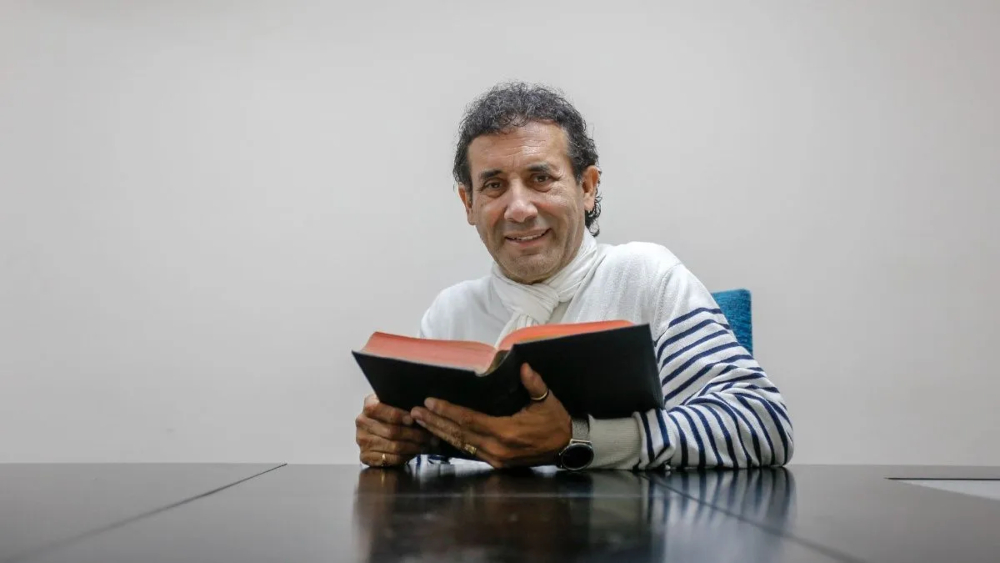 Imputaron a pastor que vendía alcohol en gel como “cura milagrosa” a $1.000