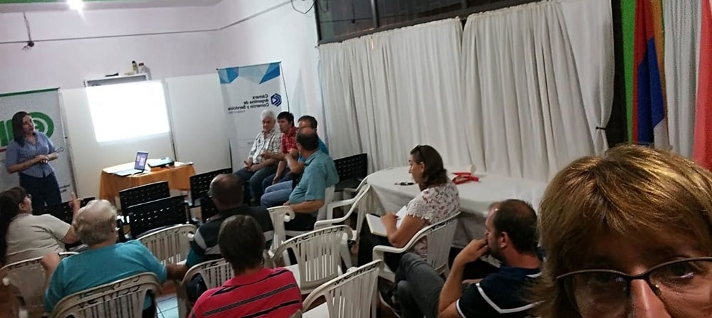 Comerciantes reclaman tras aumento de las tasas municipales