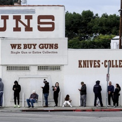 Armas - personas formando filas para poder comprar un arma en Estados Unidos