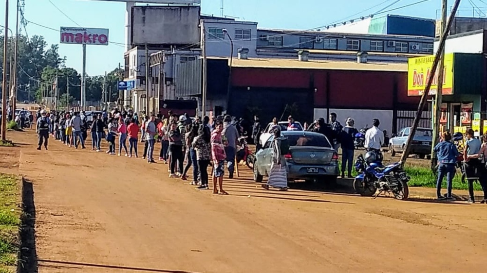 Filas interminables en sucursal bancaria de Fátima
