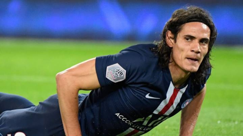 Academia de Letras de Uruguay rechazó sanción a Cavani y cuestionó a la FA